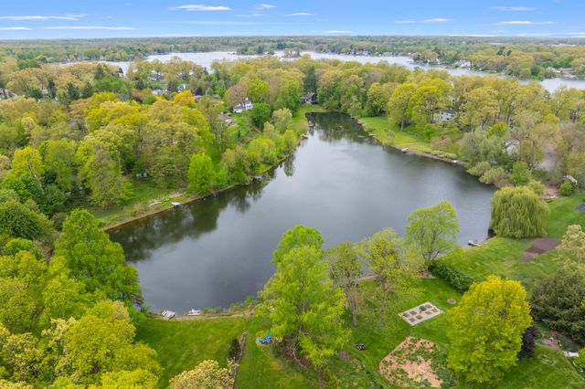 120 Shadywood Lane, Battle Creek, MI 49015
