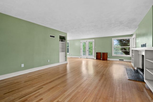 120 Shadywood Lane, Battle Creek, MI 49015