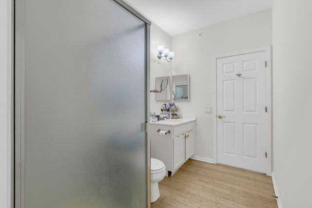 3275 Stratford Court 2-C, Lake Bluff, IL 60044