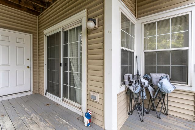 3275 Stratford Court 2-C, Lake Bluff, IL 60044
