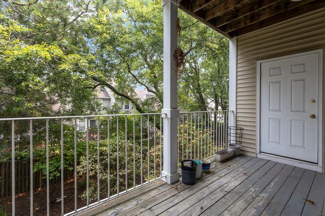 3275 Stratford Court 2-C, Lake Bluff, IL 60044