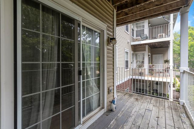 3275 Stratford Court 2-C, Lake Bluff, IL 60044