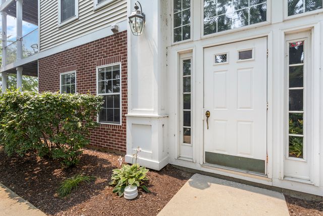 3275 Stratford Court 2-C, Lake Bluff, IL 60044