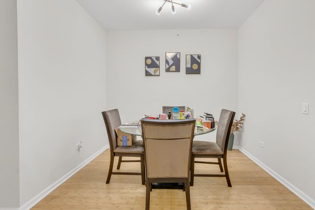 3275 Stratford Court 2-C, Lake Bluff, IL 60044