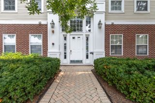 3275 Stratford Court 2-C, Lake Bluff, IL 60044