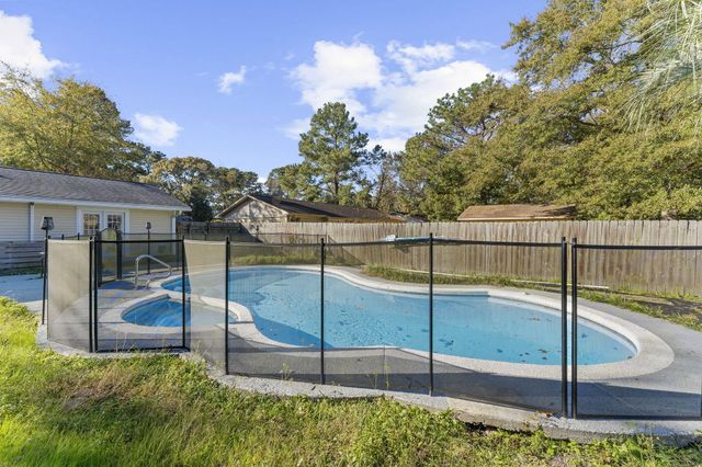 300 Logan Drive, Summerville, SC 29483