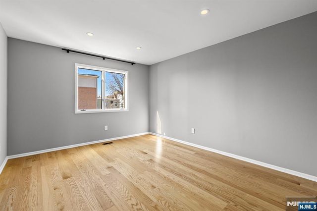 319 Gorge Road 6, Cliffside Park, NJ 07010