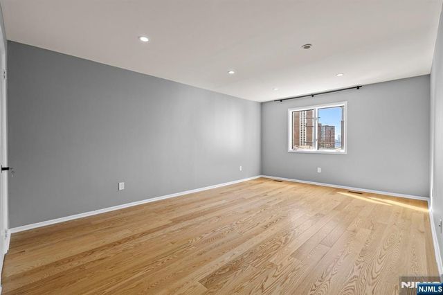 319 Gorge Road 6, Cliffside Park, NJ 07010