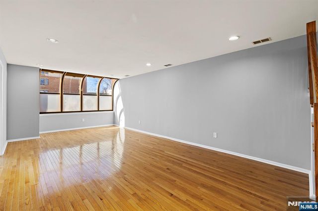 319 Gorge Road 6, Cliffside Park, NJ 07010