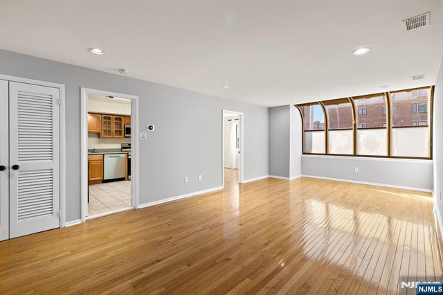 319 Gorge Road 6, Cliffside Park, NJ 07010