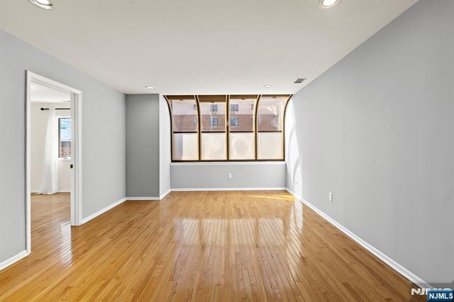 319 Gorge Road 6, Cliffside Park, NJ 07010