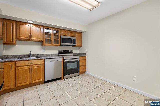 319 Gorge Road 6, Cliffside Park, NJ 07010