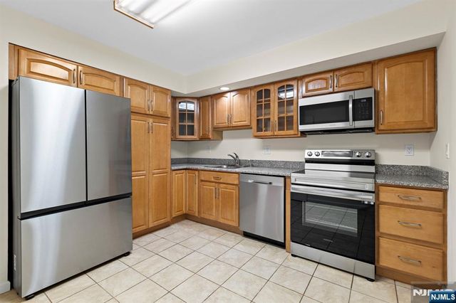 319 Gorge Road 6, Cliffside Park, NJ 07010