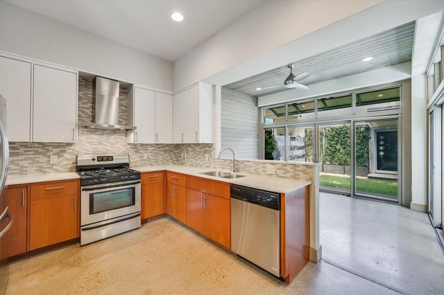 2822 Wooldridge DR B, Austin, TX 78703