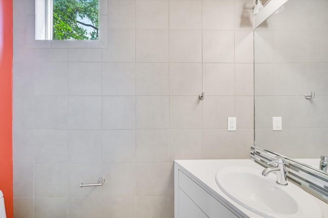 2822 Wooldridge DR B, Austin, TX 78703