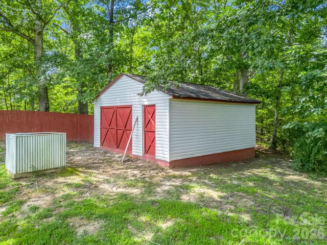 617 Harris Henrietta Road, Forest City, NC 28043