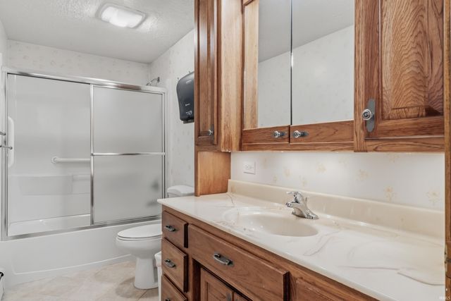 13810 Lafayette Center Road, Roanoke, IN 46783