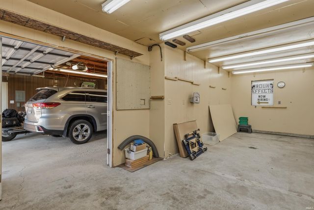 13810 Lafayette Center Road, Roanoke, IN 46783