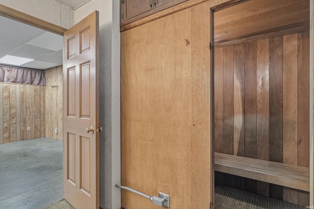 13810 Lafayette Center Road, Roanoke, IN 46783
