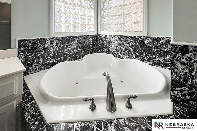 2924 Blackhawk Circle, Bellevue, NE 68123