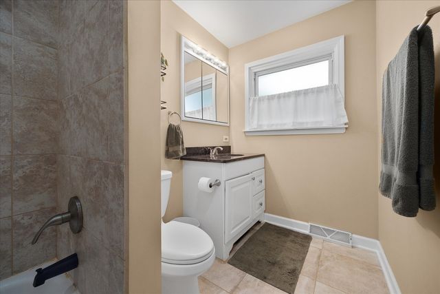 4606 Willow Lane, Mchenry, IL 60050