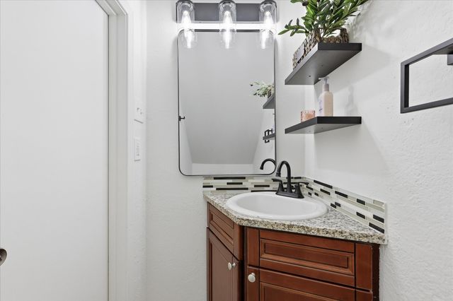 8750 Park Lane 11, Dallas, TX 75231