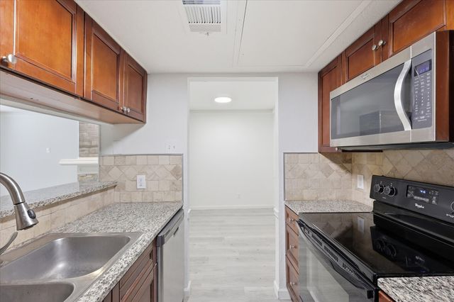 8750 Park Lane 11, Dallas, TX 75231