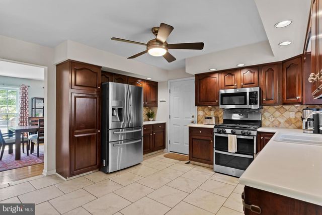 3812 LEYLAND DR, Mechanicsburg, PA 17050