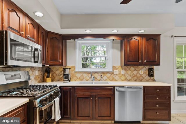 3812 LEYLAND DR, Mechanicsburg, PA 17050