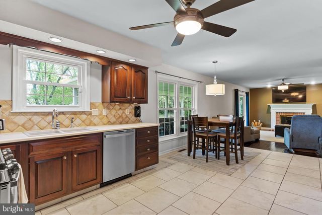 3812 LEYLAND DR, Mechanicsburg, PA 17050