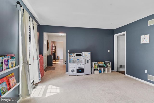 3812 LEYLAND DR, Mechanicsburg, PA 17050