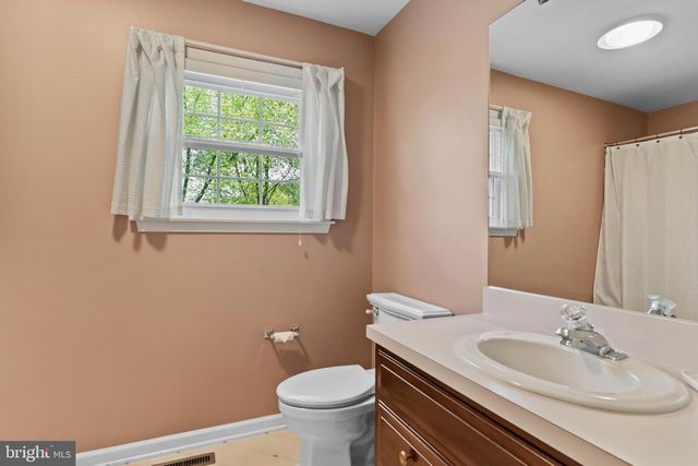 3812 LEYLAND DR, Mechanicsburg, PA 17050