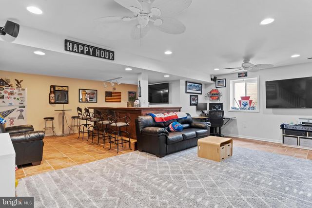 3812 LEYLAND DR, Mechanicsburg, PA 17050