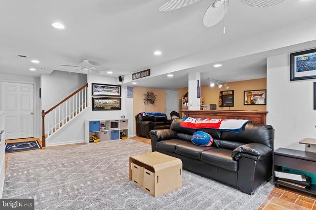 3812 LEYLAND DR, Mechanicsburg, PA 17050