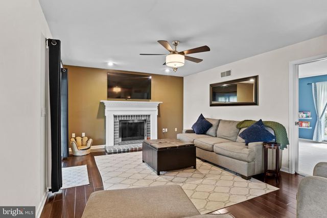 3812 LEYLAND DR, Mechanicsburg, PA 17050