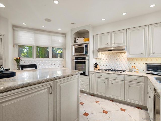 7337 Draper Ave, La Jolla, CA 92037