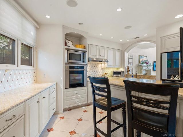 7337 Draper Ave, La Jolla, CA 92037