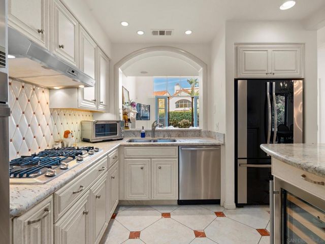 7337 Draper Ave, La Jolla, CA 92037