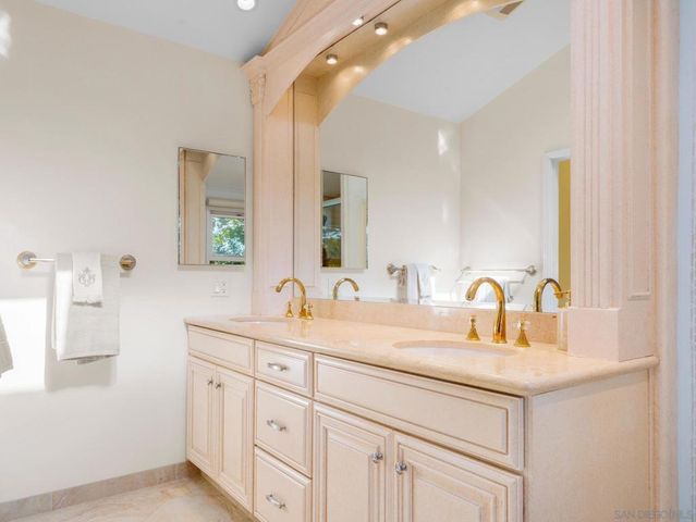 7337 Draper Ave, La Jolla, CA 92037