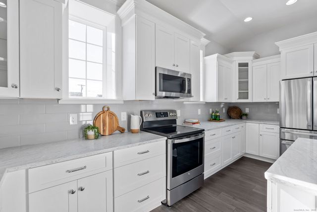 44 Hartford Avenue, Old Lyme, CT 06371