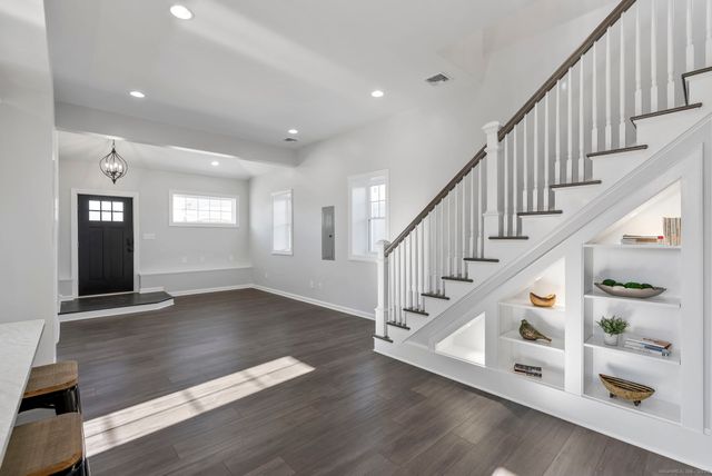 44 Hartford Avenue, Old Lyme, CT 06371