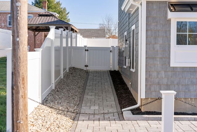 44 Hartford Avenue, Old Lyme, CT 06371