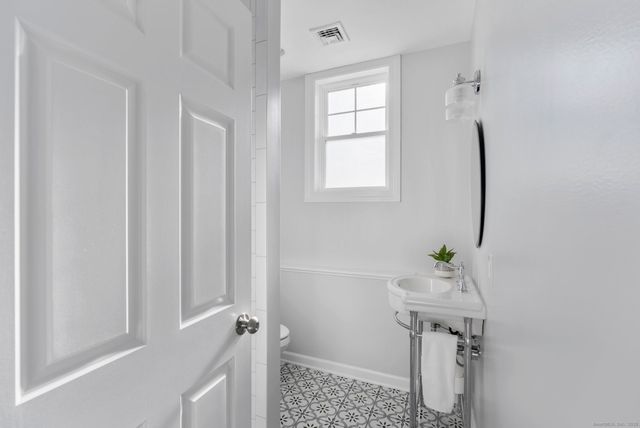 44 Hartford Avenue, Old Lyme, CT 06371