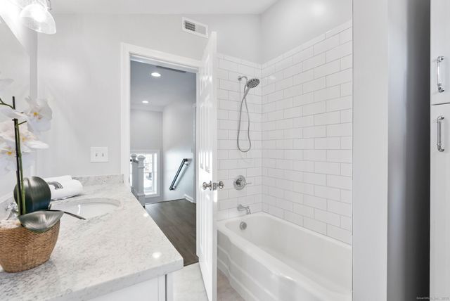 44 Hartford Avenue, Old Lyme, CT 06371