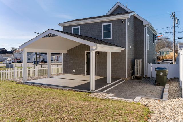 44 Hartford Avenue, Old Lyme, CT 06371