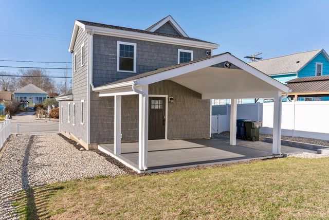 44 Hartford Avenue, Old Lyme, CT 06371