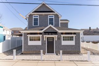 44 Hartford Avenue, Old Lyme, CT 06371