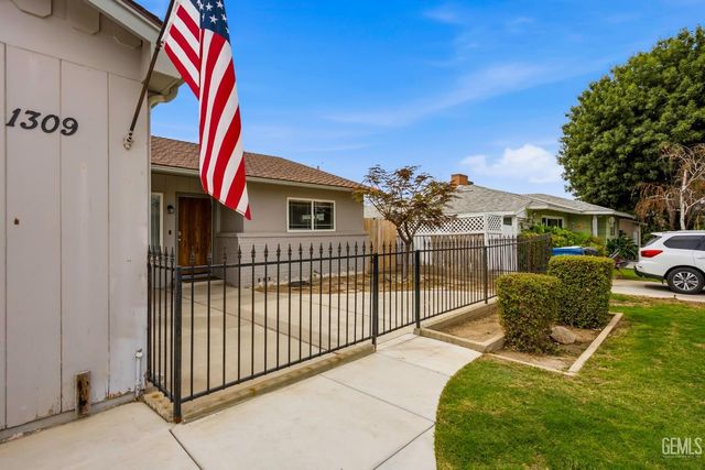 1309 Shattuck Avenue, Bakersfield, CA 93305