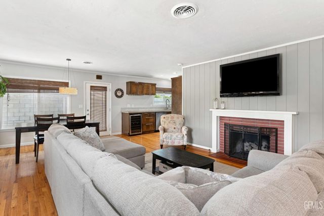 1309 Shattuck Avenue, Bakersfield, CA 93305