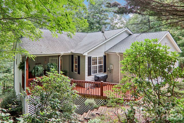702 Cinnamon Way, Flat Rock, NC 28731